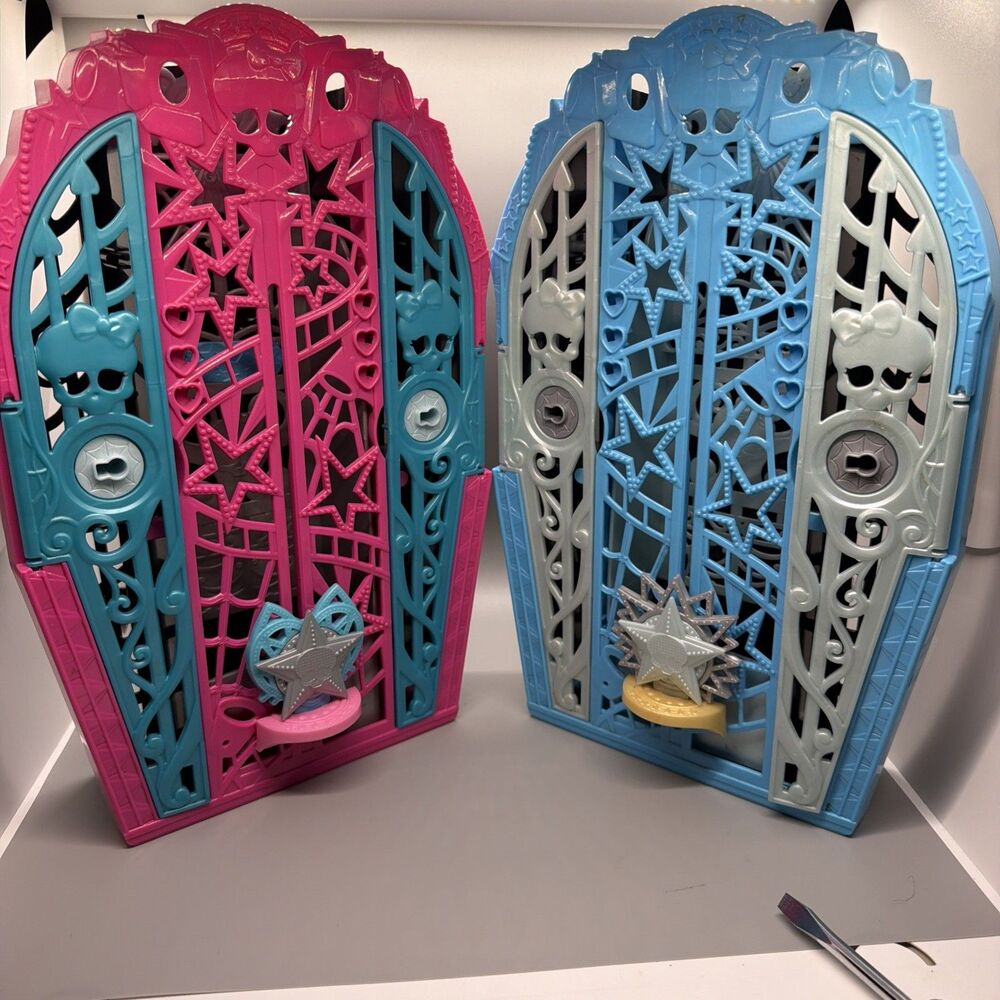 2 Monster High Closets No Keys Comes With A Few Hangers